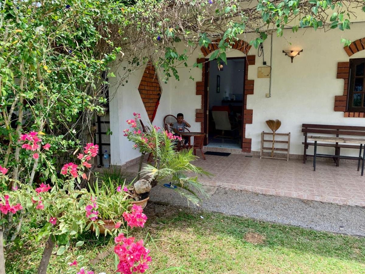 Lovely Garden Villas Pantai Cenang  Exterior photo